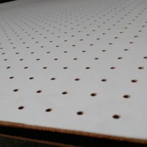 CHAPADUR PERFORADO BLANCO 122X275 METROS